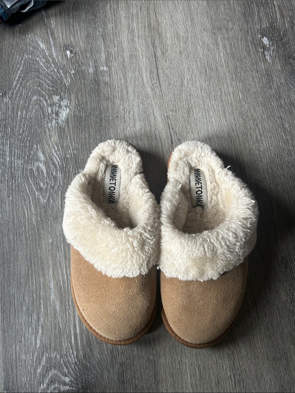 Minnetonka Tan Suede Slippers with Cream Sherpa lining